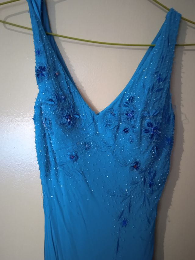 vestido azul de pedrería 