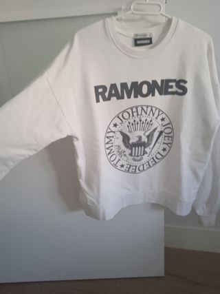 Sudadera Ramones de segunda mano por 10 EUR en Madrid en WALLAPOP