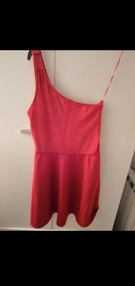 vestido rojo una manga