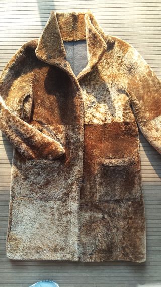 Abrigo mujer piel Mutón moderno de segunda mano por 350 EUR en La Arena en  WALLAPOP