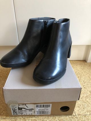 Camper Lotta botines negros de segunda mano por 60 EUR en Madrid en WALLAPOP