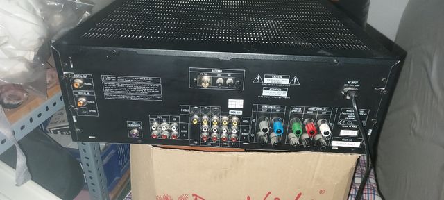 Conjunto amplificador y altavoces infinity