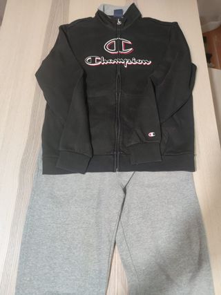 Chandal marca Champions de segunda mano por 30 EUR en Manresa en WALLAPOP