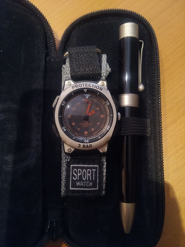 Reloj y boligrafo