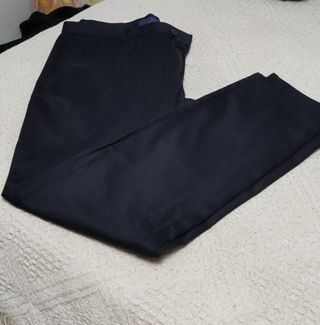 Pantalón chino negro Zara de segunda mano por 5 EUR en Valencia en WALLAPOP