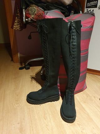 Botas altas SHEIN de segunda mano por 22 EUR en Móstoles en WALLAPOP