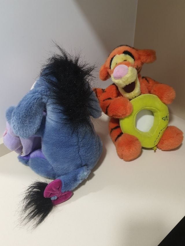 Conjunto de peluches con marcó disney