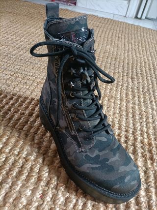 Botas guess originales en muy buen estado de segunda mano por 42 EUR en  Villaviciosa de Odón en WALLAPOP