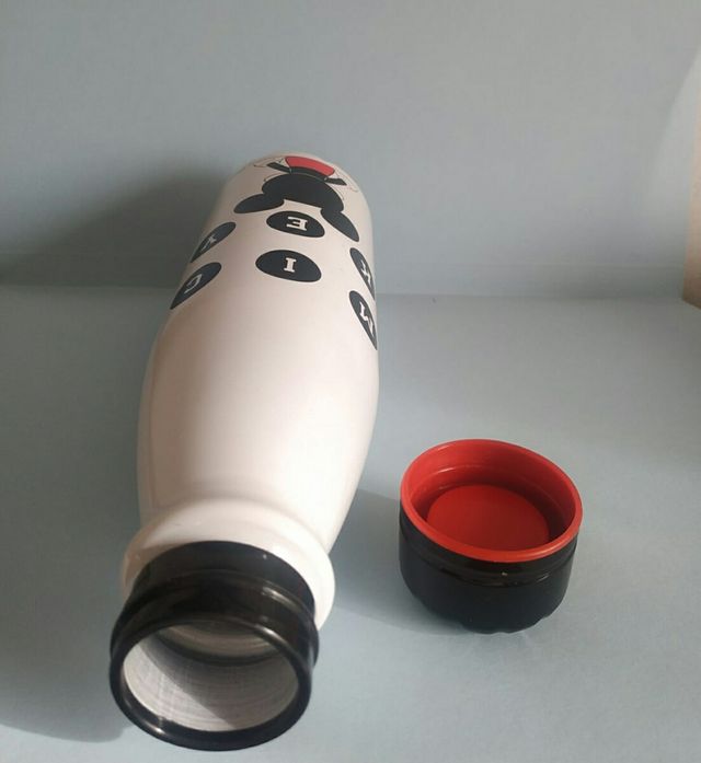 botella mickey mouse