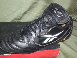 Botas futbol PIEL (cuero) multi tacos REEBOK 42\\/43 de segunda mano por 35  EUR en Madrid en WALLAPOP