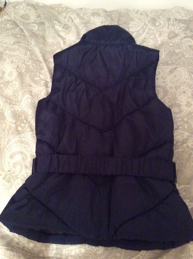 Chaleco acolchado azul marino con cinto T 38