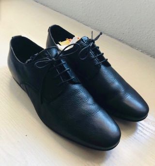 Zapatos traje Zara t.41 de segunda mano por 8 EUR en Barcelona en WALLAPOP