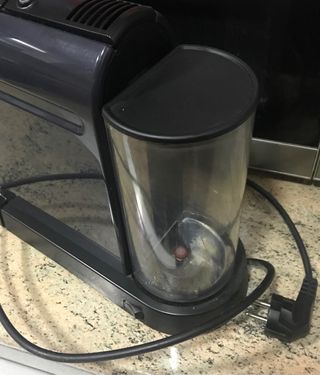 Deposito agua Nespresso Krups de segunda mano por 10 EUR en Abrera en  WALLAPOP