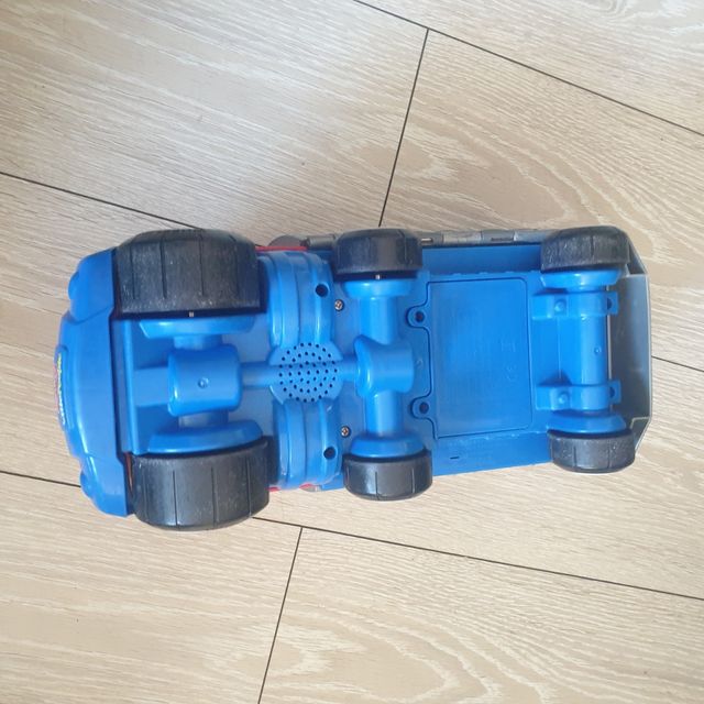 Juguete Fisher Price niño camión