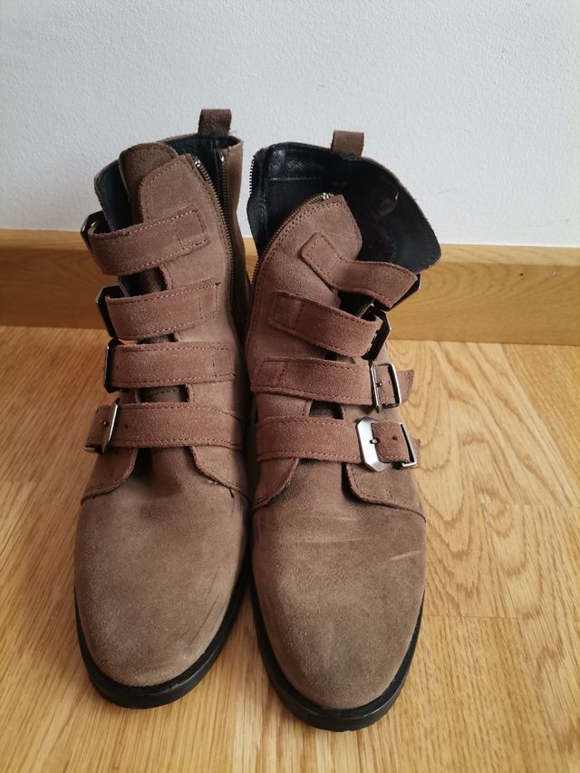 Se vende botines de piel