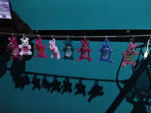 Osito de cristal de cuarzo rosa.