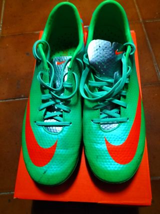 Botas de fútbol Nike naranjas de segunda mano en WALLAPOP