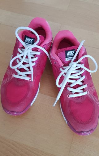 Zapatillas Nike número 37,5 de segunda mano por 15 EUR en Valencia en  WALLAPOP