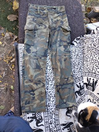Pantalones militares del ejército de segunda mano por 20 EUR en Valencia en  WALLAPOP