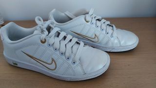 Zapatillas nike 36,5 mujer de segunda mano por 25 EUR en Malgrat de mar en  WALLAPOP