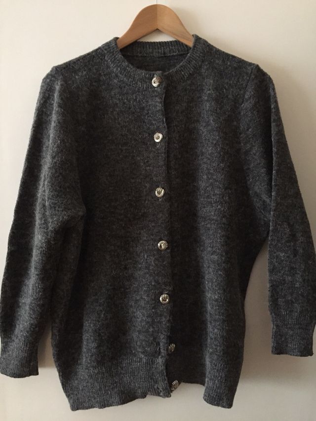 Varios:Chaquetas-2, jerséis-2 y chaleco-1