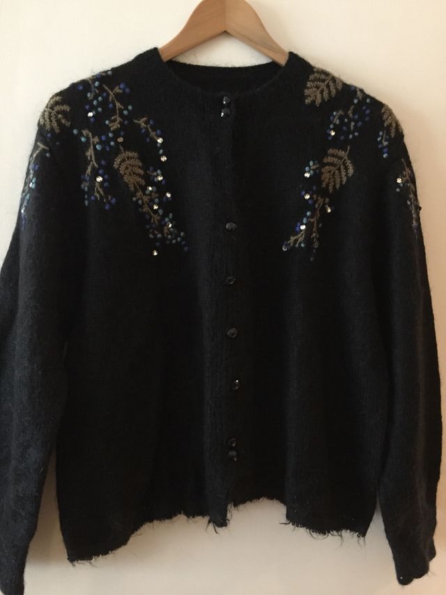 Varios:Chaquetas-2, jerséis-2 y chaleco-1