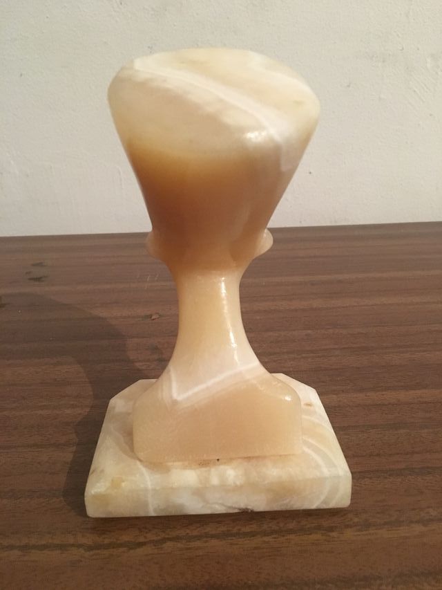 Testa in marmo onice, figura egiziana