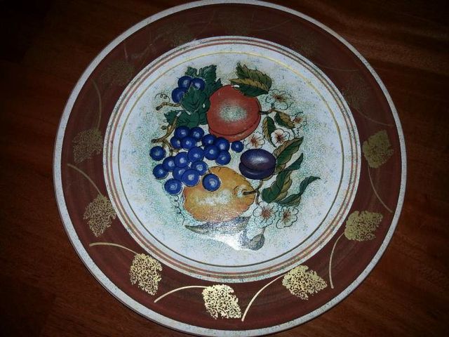 Piatto in terracotta decorato a mano