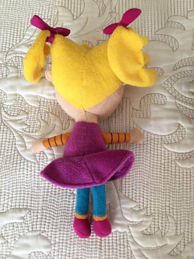 Colgan musical PlayGro + graciosa muñeca de trapo