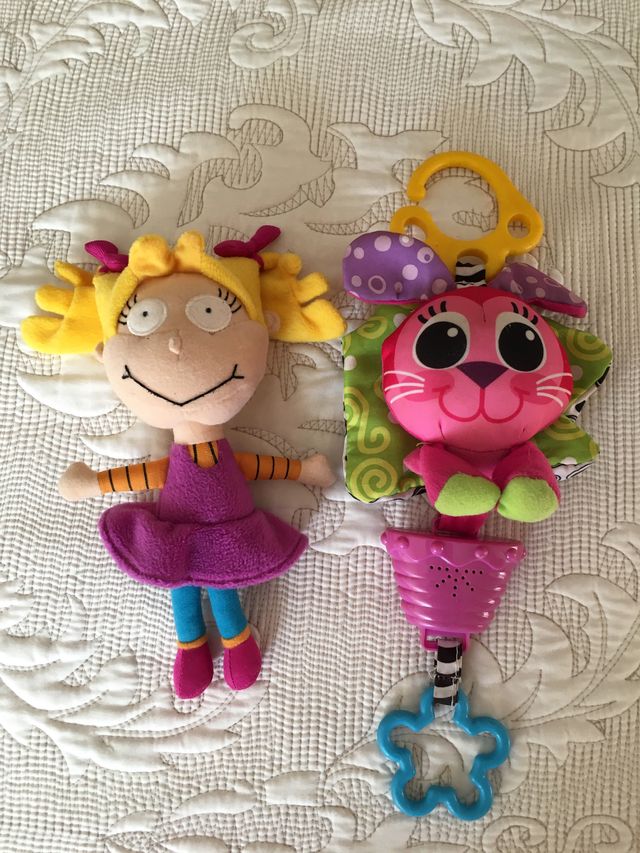 Colgan musical PlayGro + graciosa muñeca de trapo