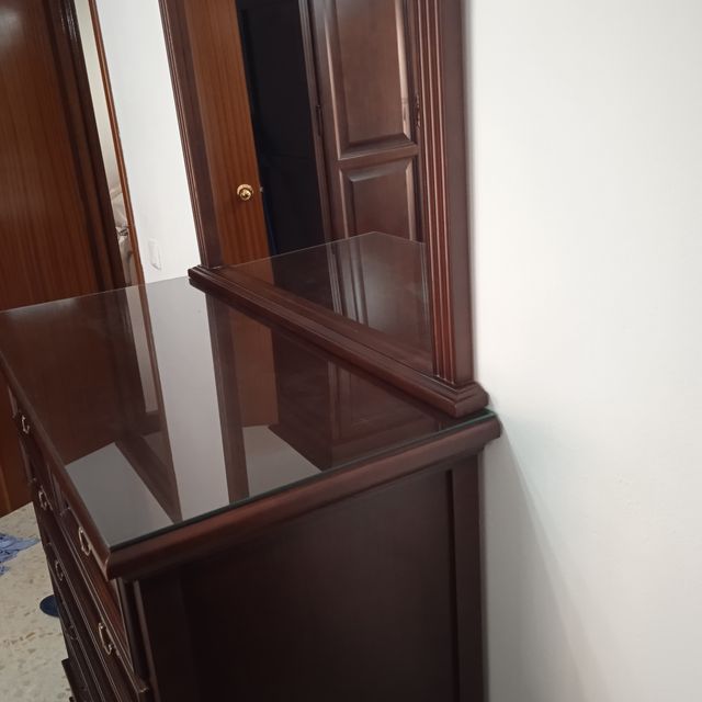 Cómoda más espejo a juego