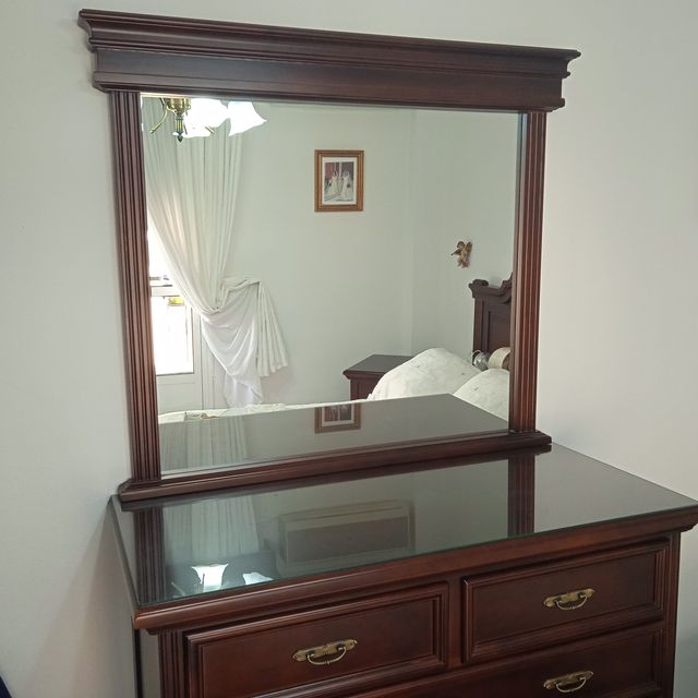 Cómoda más espejo a juego