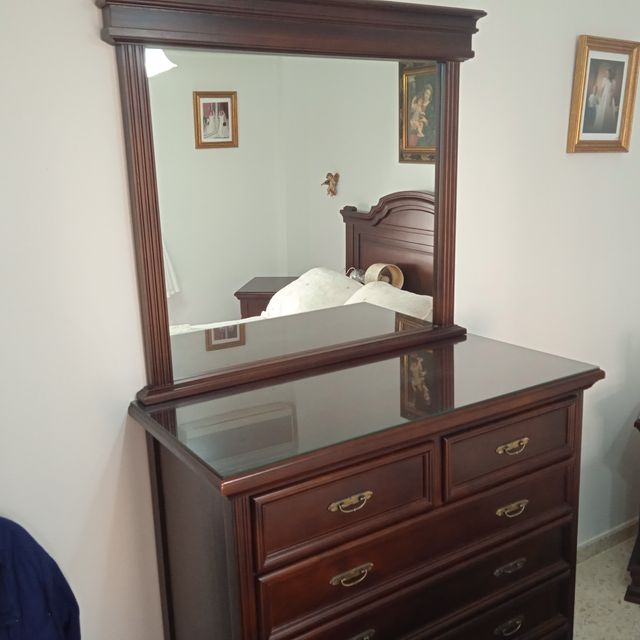 Cómoda más espejo a juego