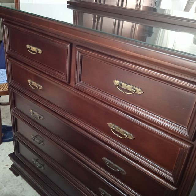 Cómoda más espejo a juego