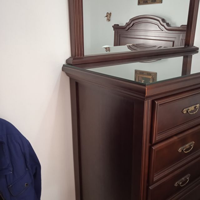 Cómoda más espejo a juego