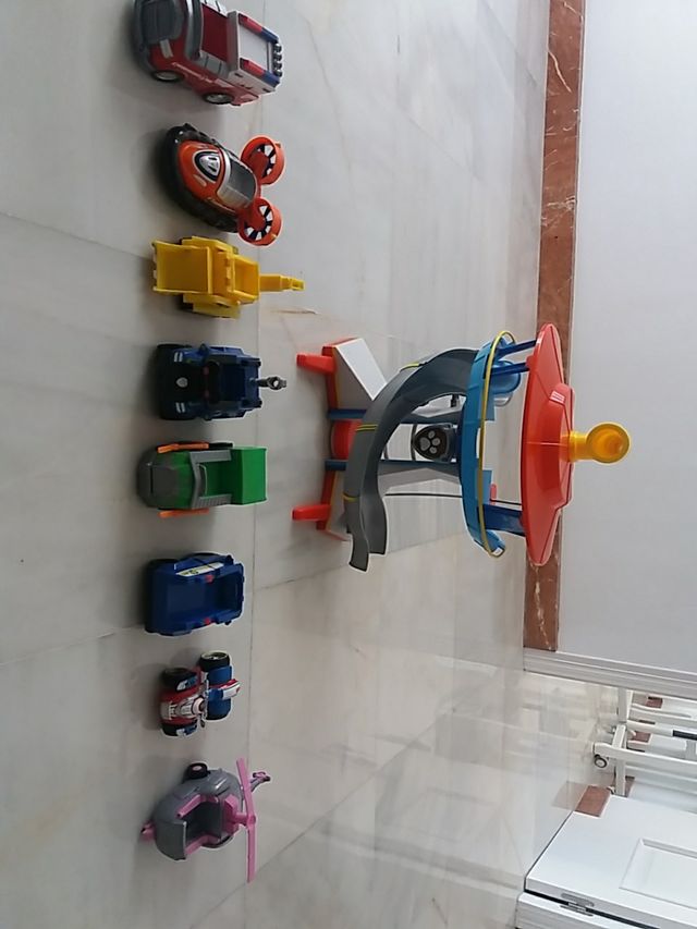 Centro de mandos y coches Patrulla Canina