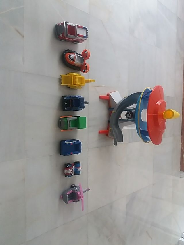 Centro de mandos y coches Patrulla Canina