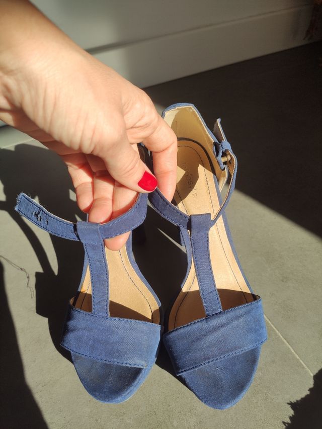 sandalias tacón azul de ante lefties