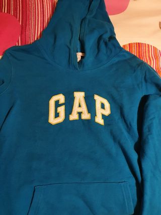 Sudadera GAP original de segunda mano por 16 EUR en Madrid en WALLAPOP