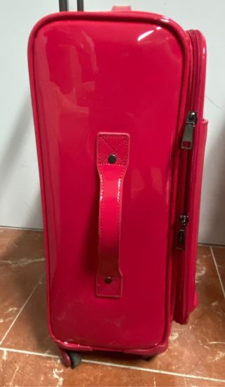 Maleta cabina charol rosa fucsia gloria ortiz nuev de segunda mano por 40  EUR en Córdoba en WALLAPOP