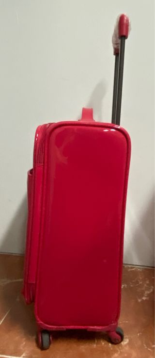 Maleta cabina charol rosa fucsia gloria ortiz nuev de segunda mano por 40  EUR en Córdoba en WALLAPOP