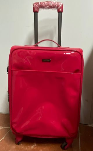 Maleta cabina charol rosa fucsia gloria ortiz nuev de segunda mano por 40  EUR en Córdoba en WALLAPOP