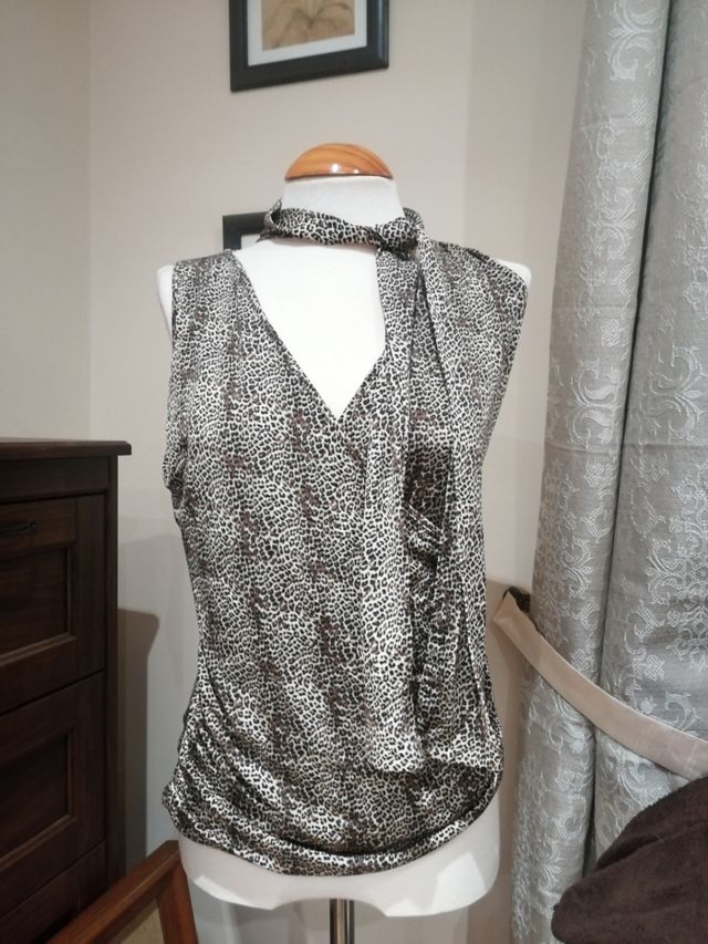 Preciosa blusa animal print leopardo