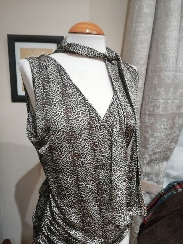Preciosa blusa animal print leopardo