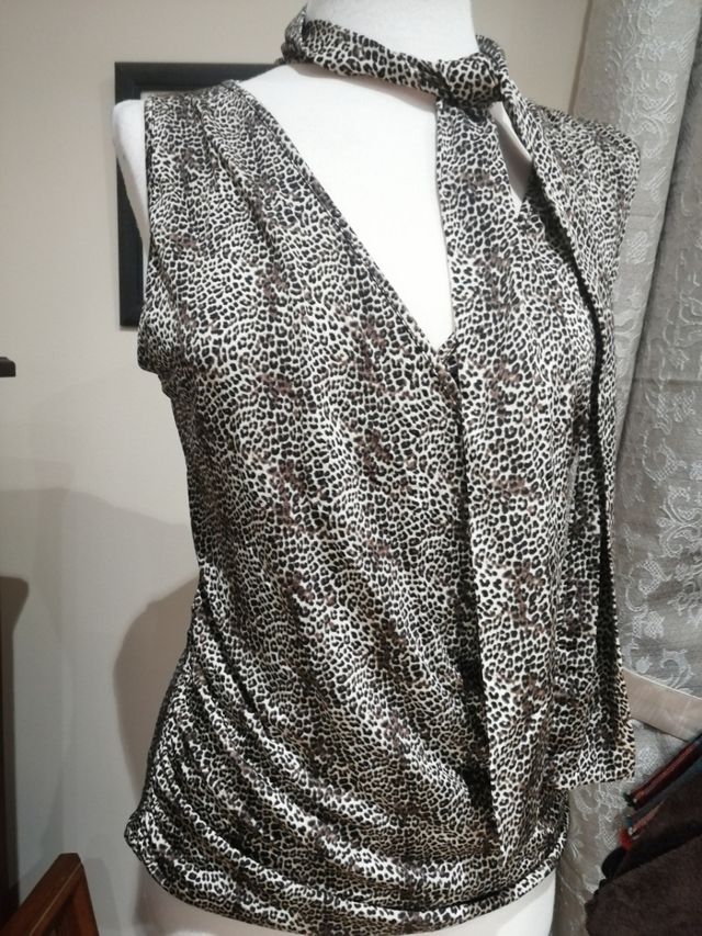 Preciosa blusa animal print leopardo