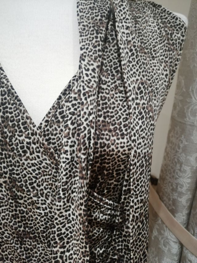 Preciosa blusa animal print leopardo