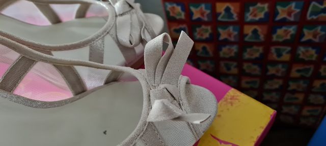 zapatos de tacón color crema