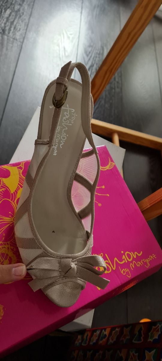 zapatos de tacón color crema