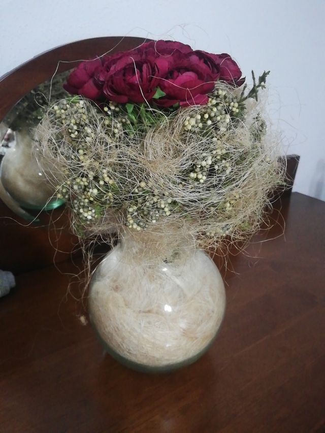 jarrón cristal con rosas de Sia