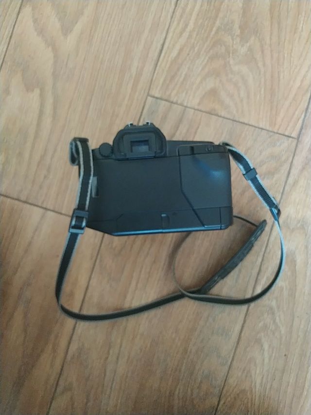 Canon EOS 650 Analógica + Objetivo